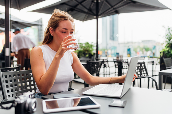 young-flexible-worker-business-woman-remote-workin-2022-01-28-20-52-57-utc
